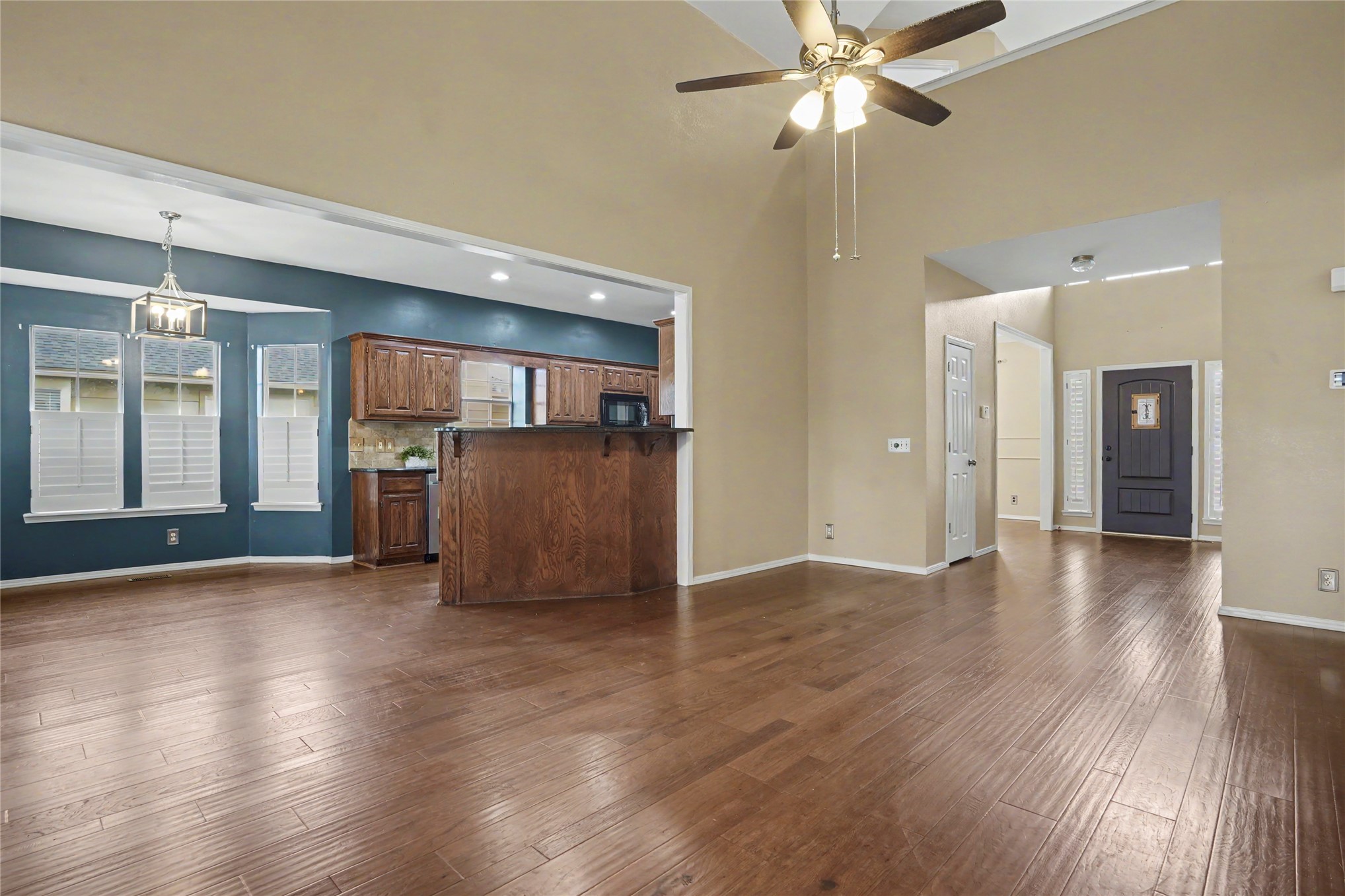5412 S Narcissus Avenue Property Photo 9
