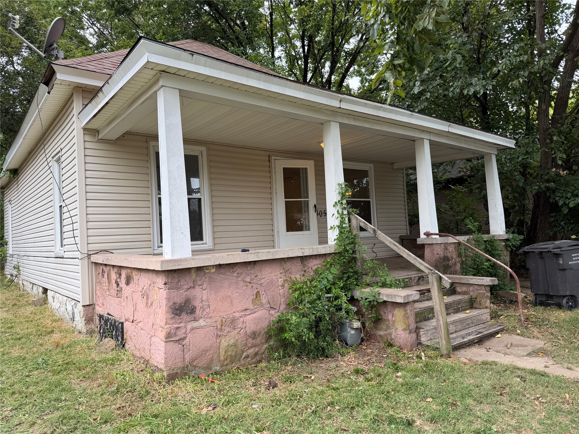 805 S Seneca Avenue Property Photo 2