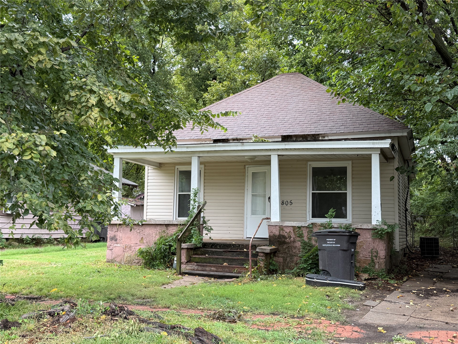 805 S Seneca Avenue Property Photo 3