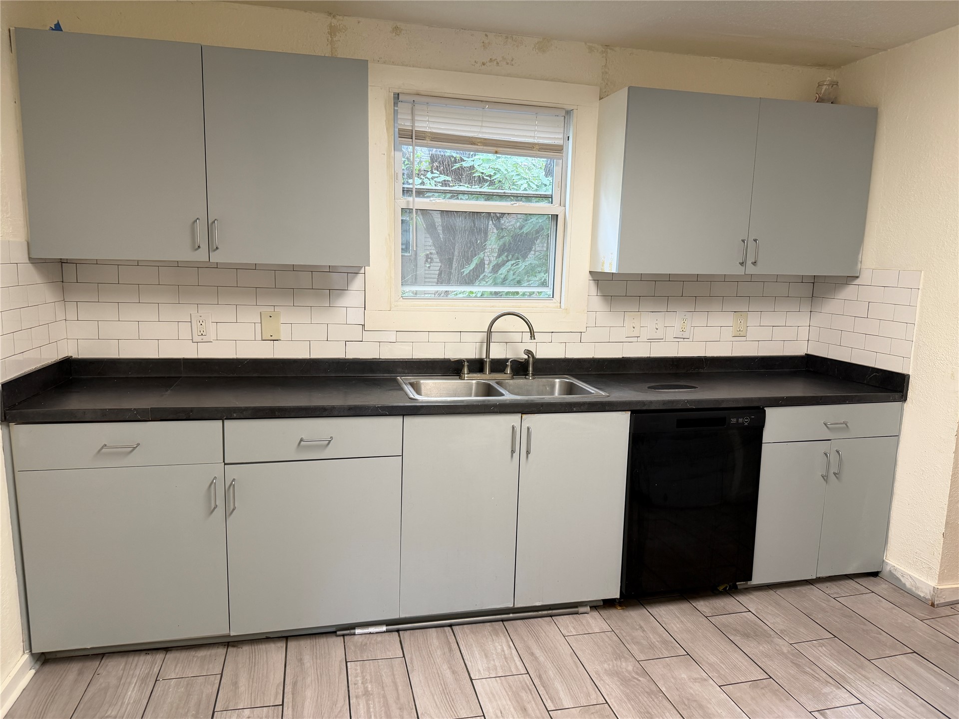 805 S Seneca Avenue Property Photo 7
