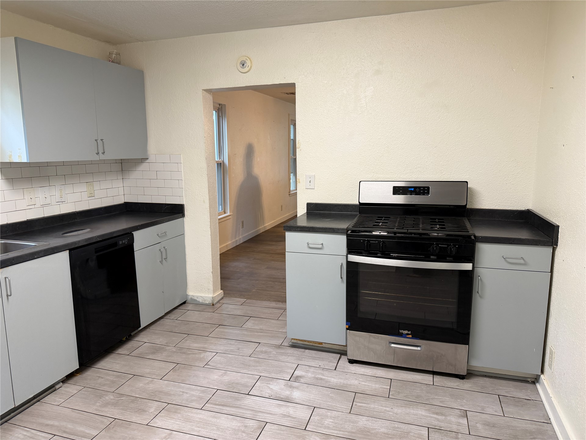 805 S Seneca Avenue Property Photo 8