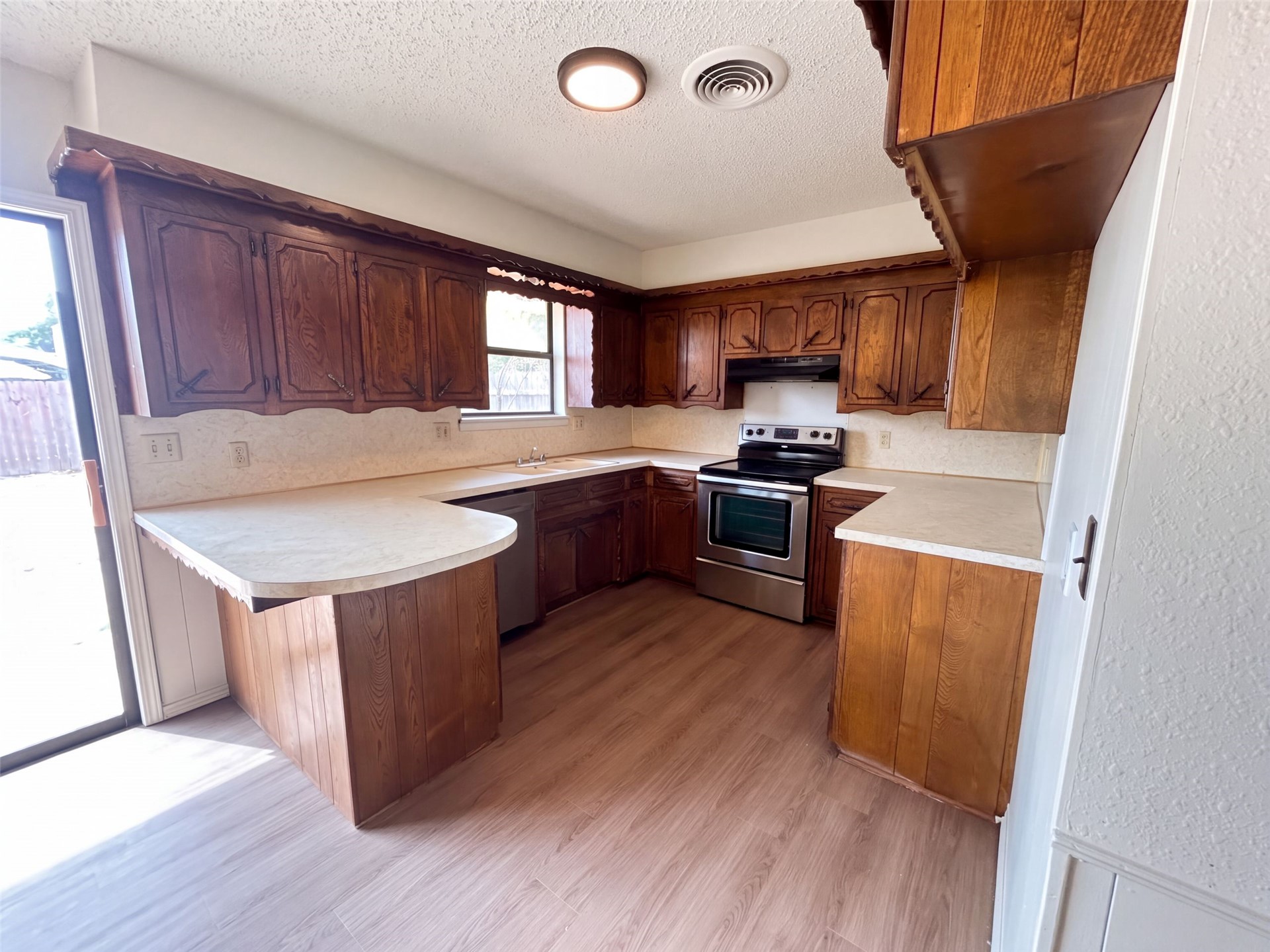 3206 Lansbrook Court Property Photo 2