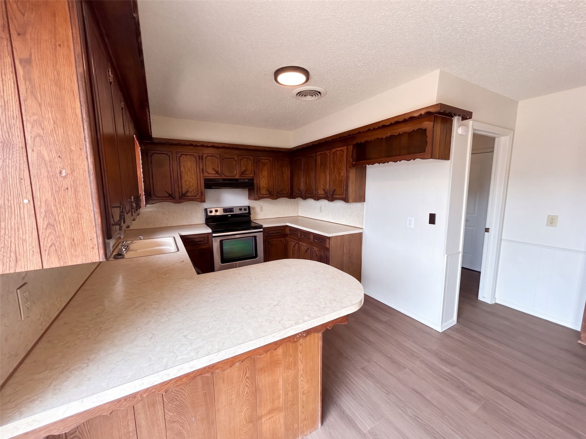 3206 Lansbrook Court Property Photo 6