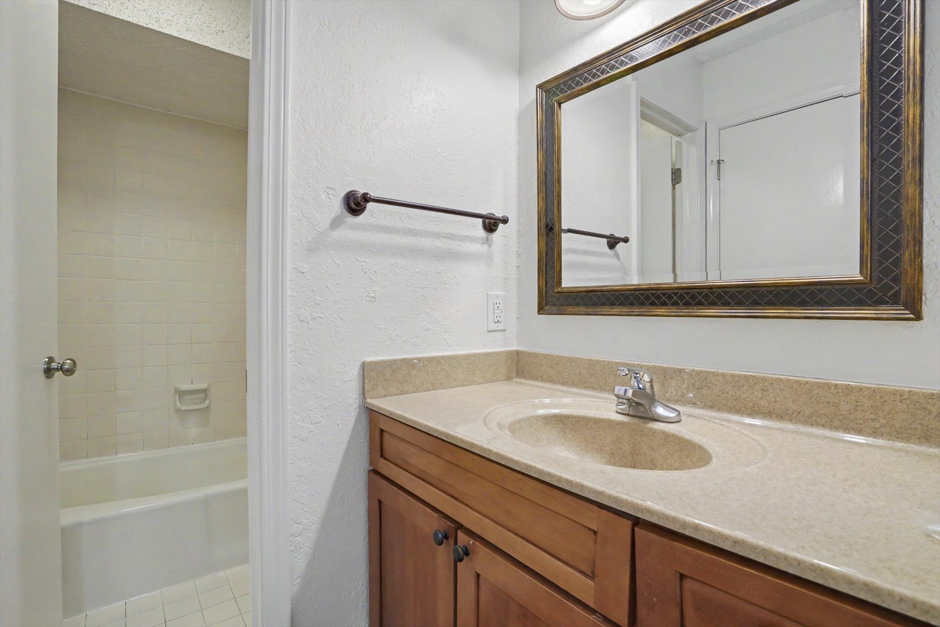 3212 S 148th East East Avenue Property Photo 17