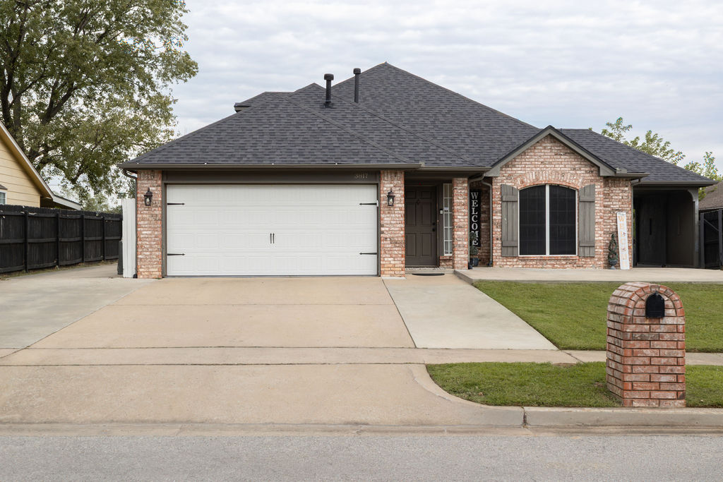 3817 S Narcissus Avenue Property Photo 1