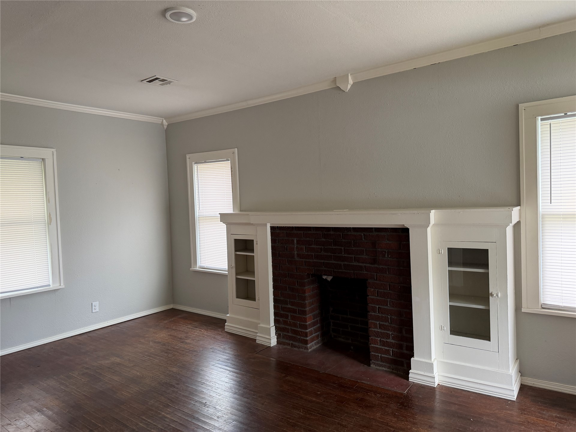 1115 E 4th Street Property Photo 4