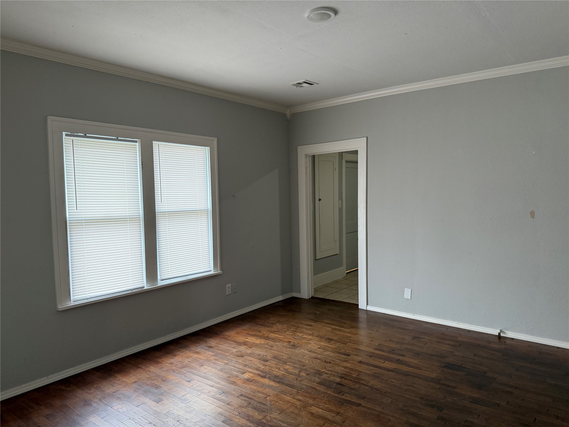 1115 E 4th Street Property Photo 6