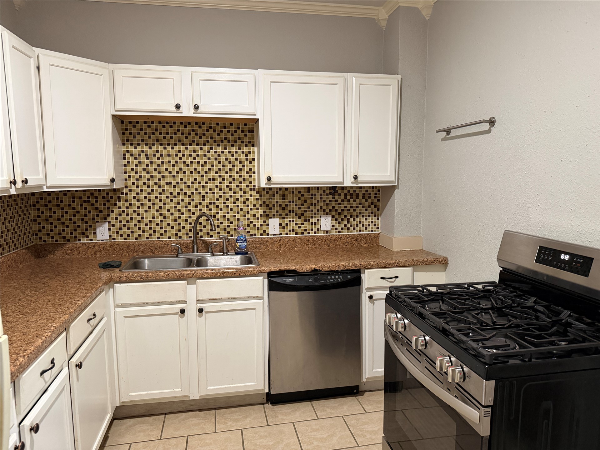 1115 E 4th Street Property Photo 7