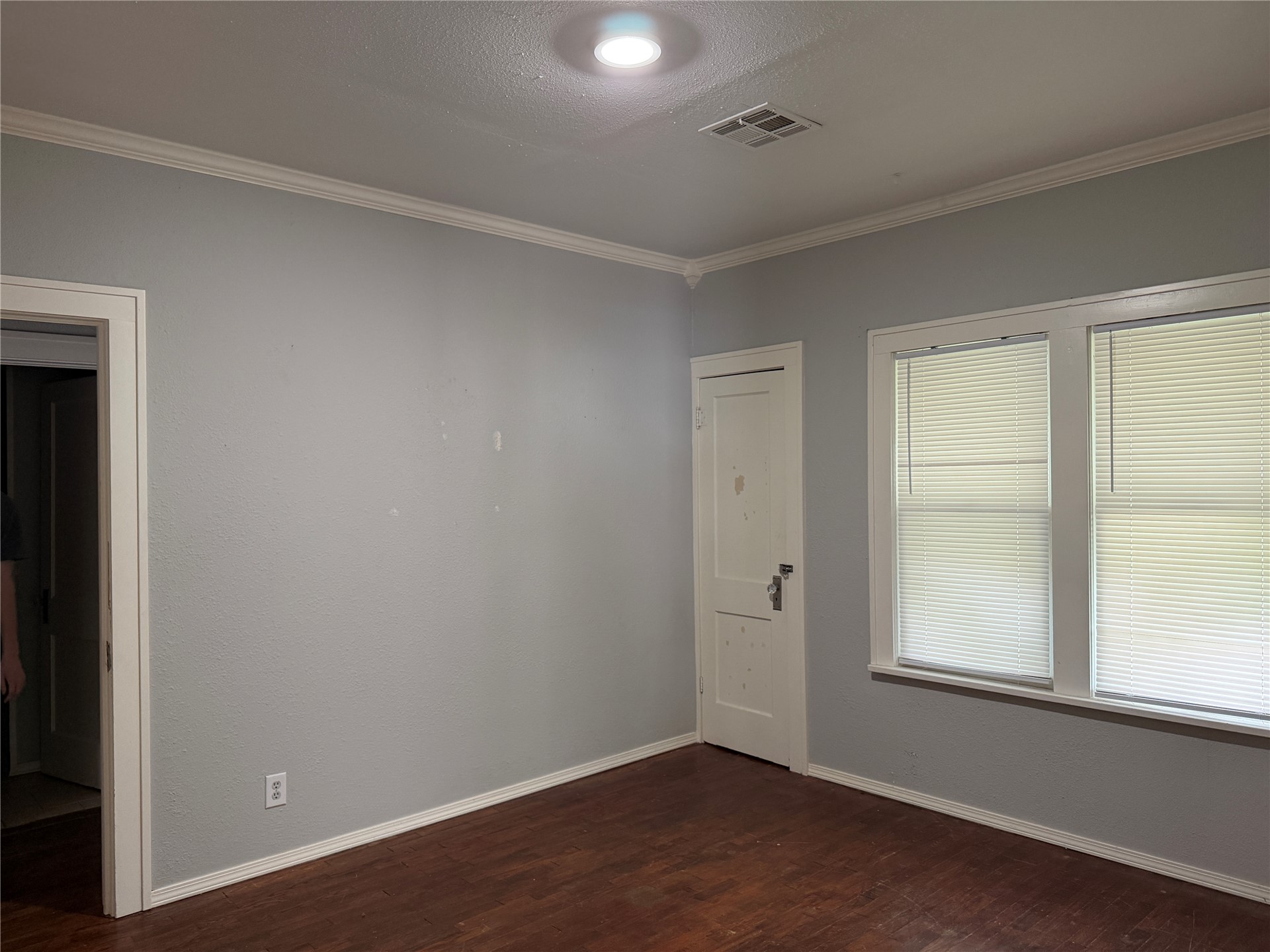 1115 E 4th Street Property Photo 9