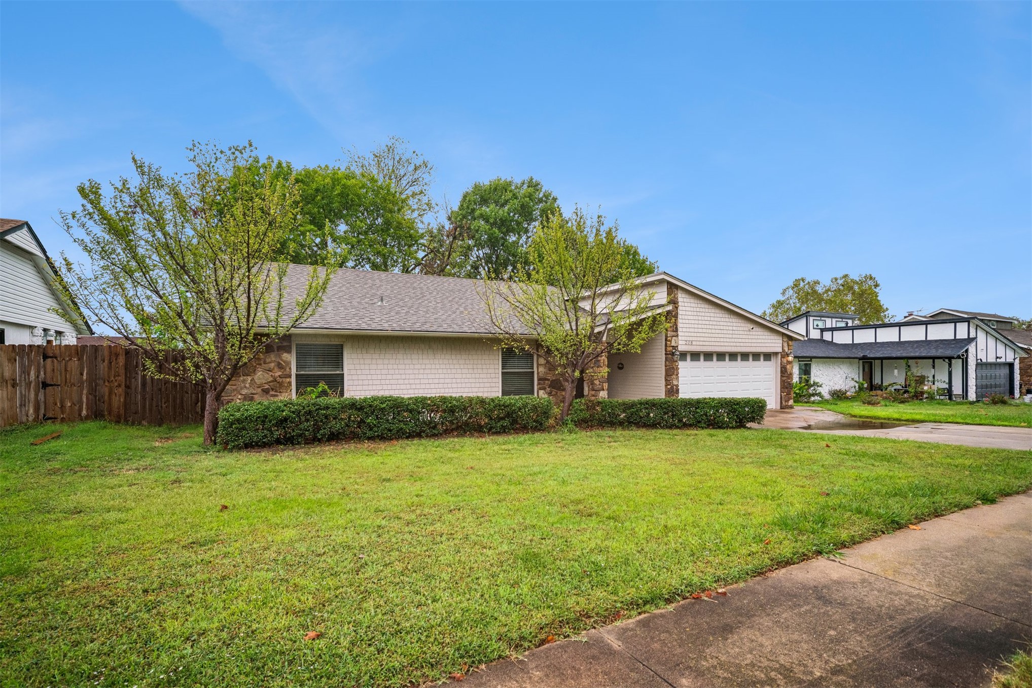 208 N Hemlock Avenue Property Photo 2