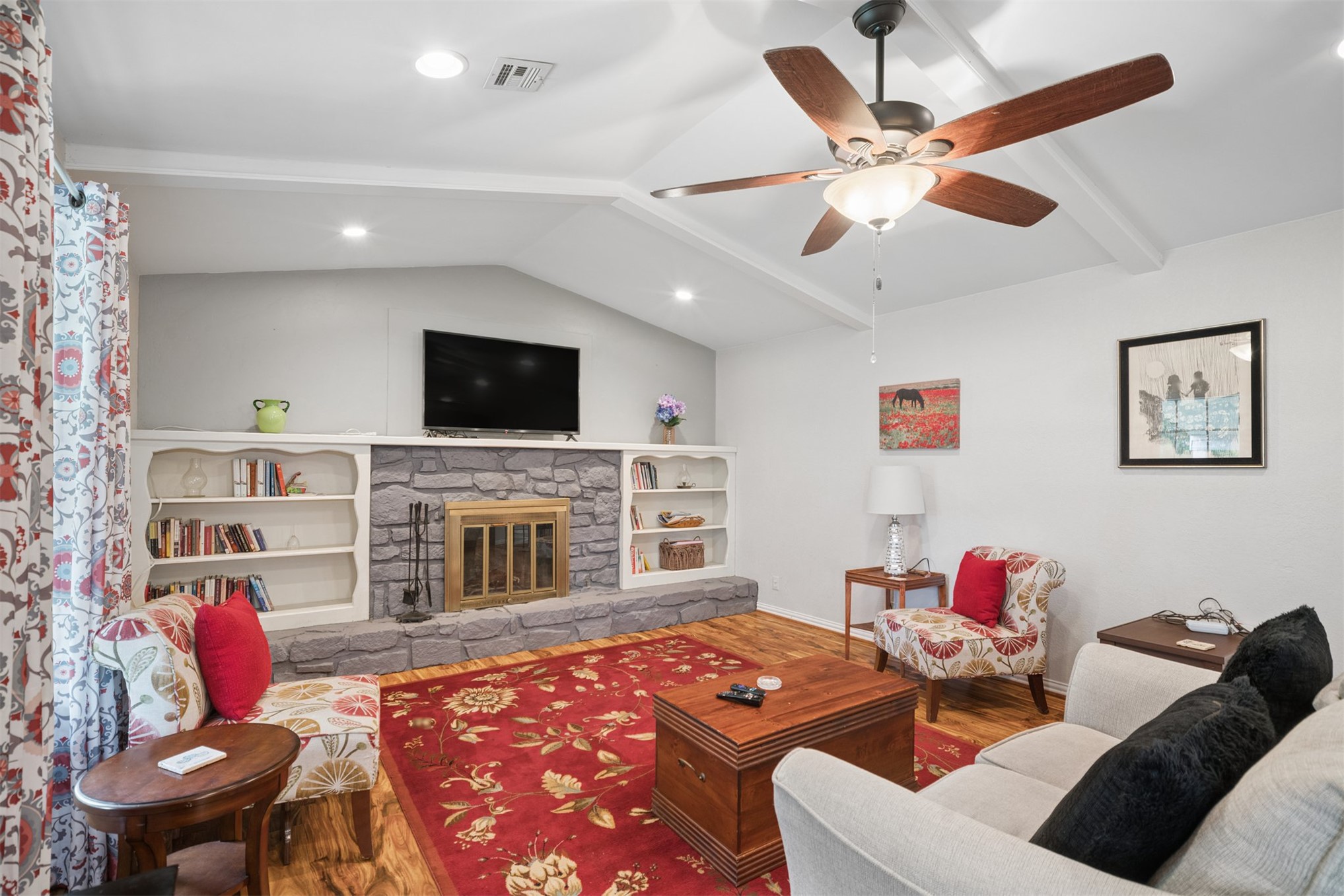 208 N Hemlock Avenue Property Photo 8
