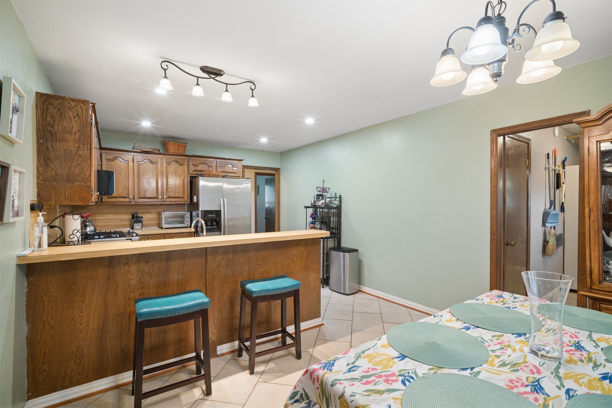 208 N Hemlock Avenue Property Photo 13
