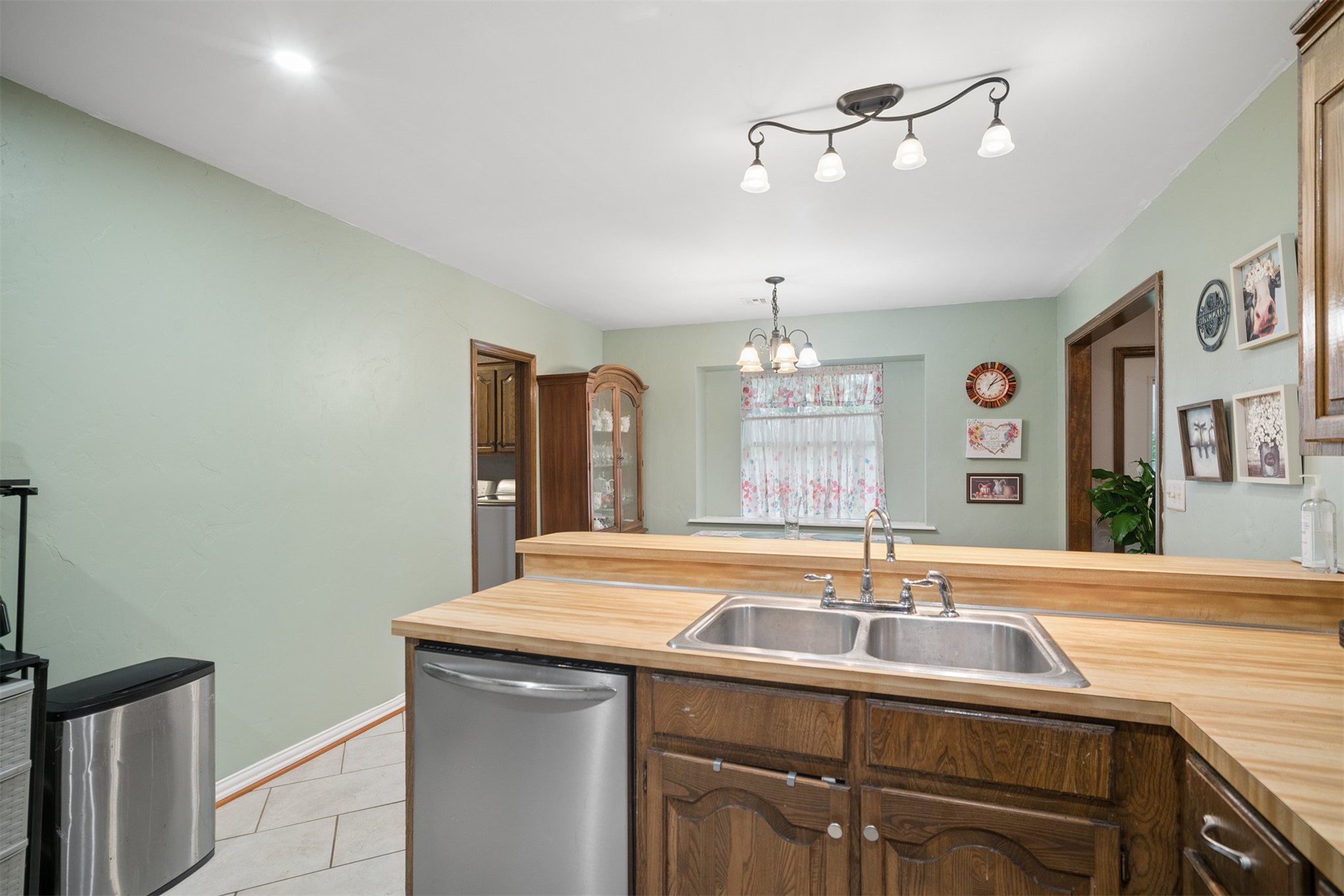 208 N Hemlock Avenue Property Photo 16