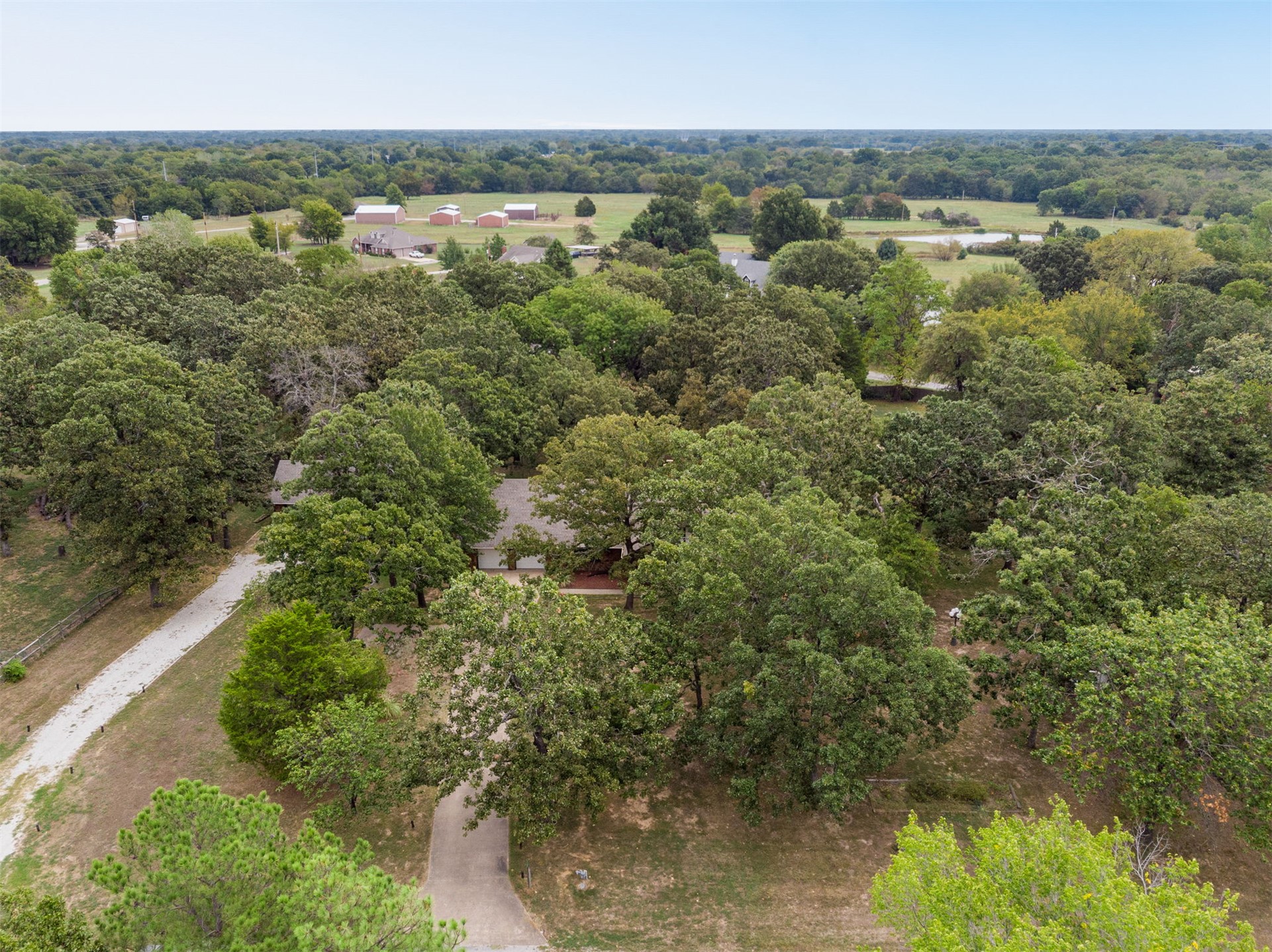 8939 N Crestwood Drive Property Photo 3