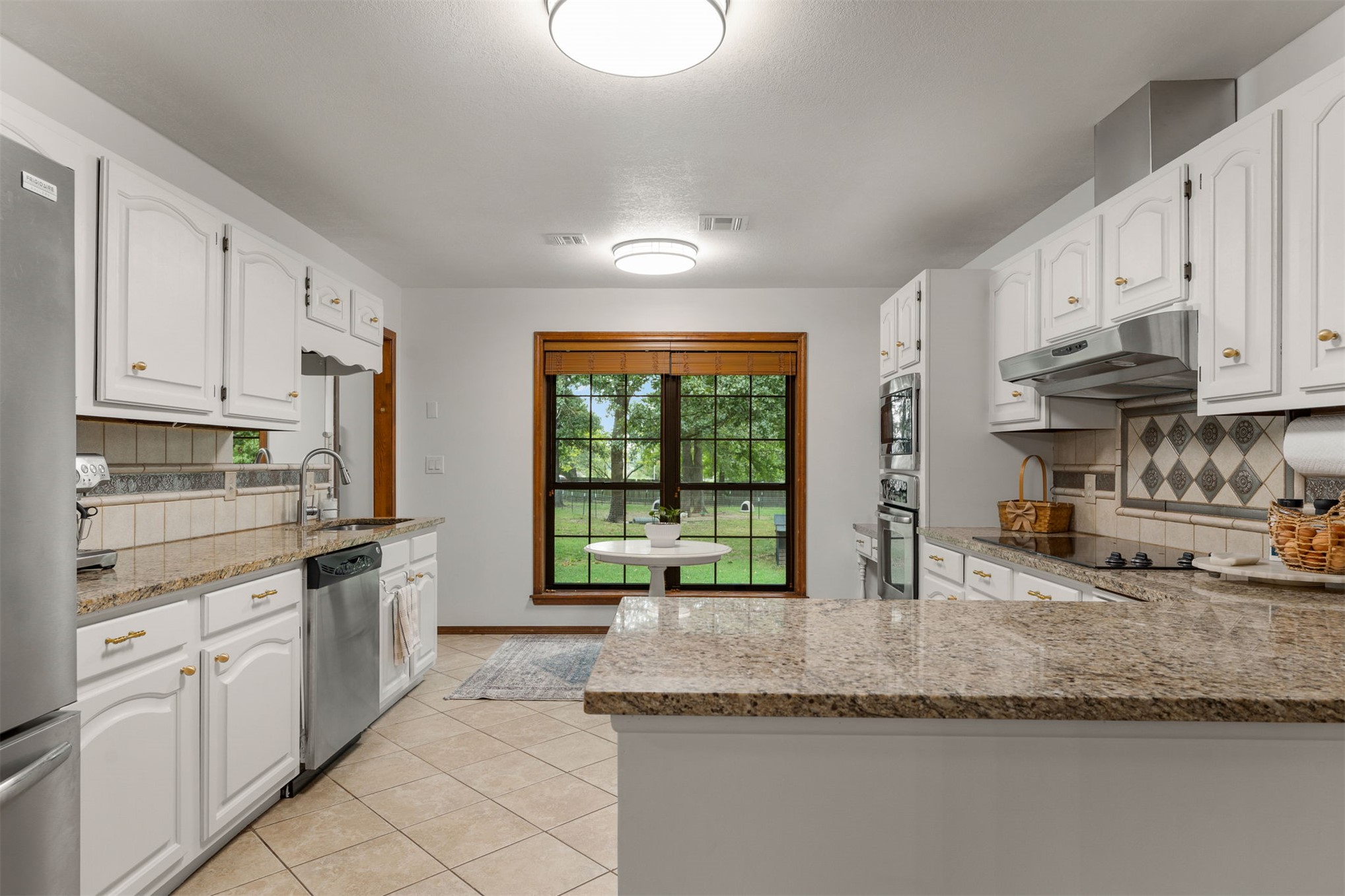 8939 N Crestwood Drive Property Photo 14