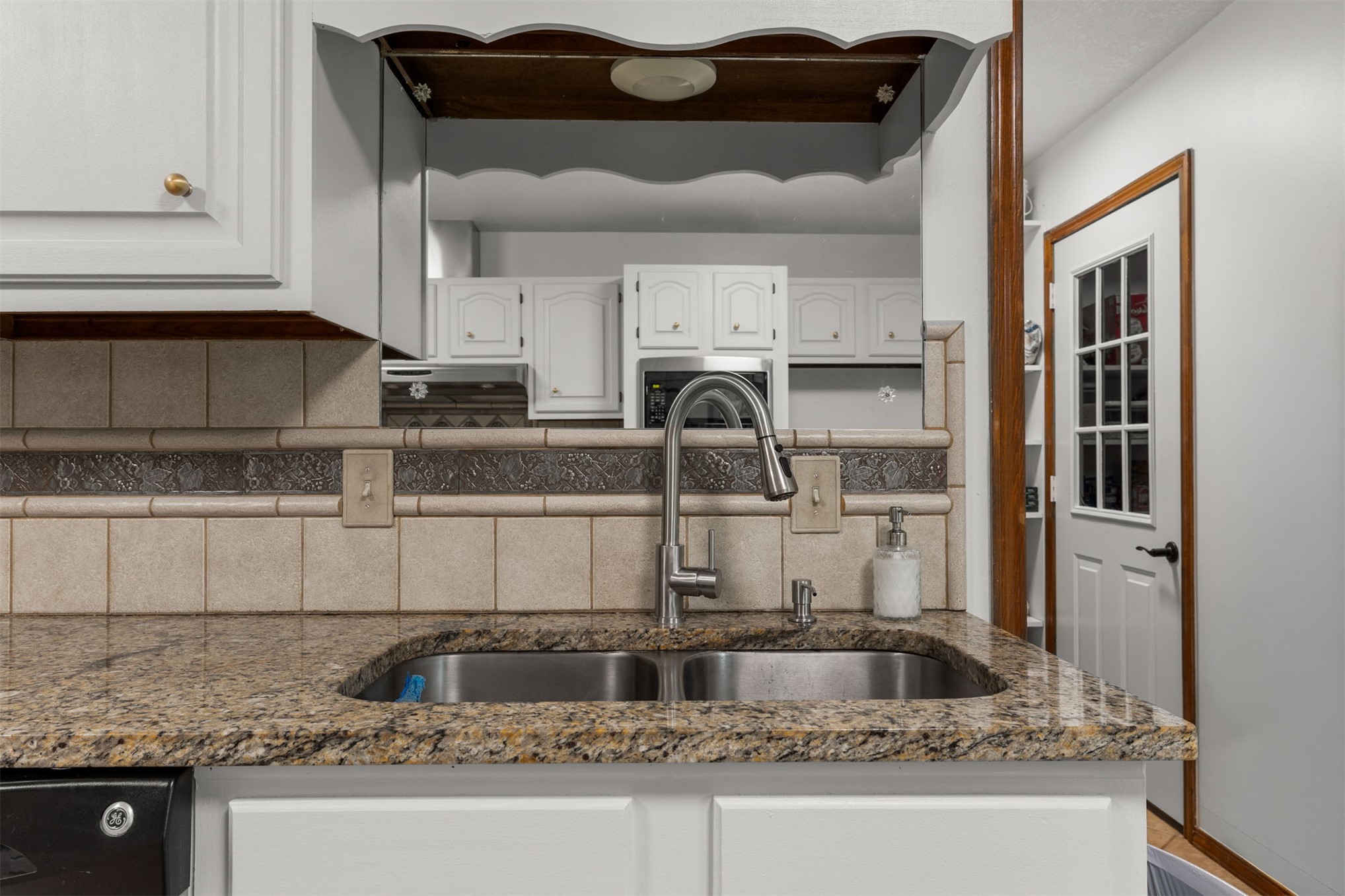8939 N Crestwood Drive Property Photo 18