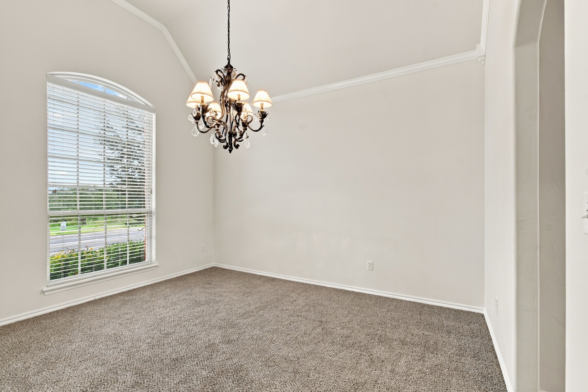 14239 S Kingston Avenue Property Photo 5