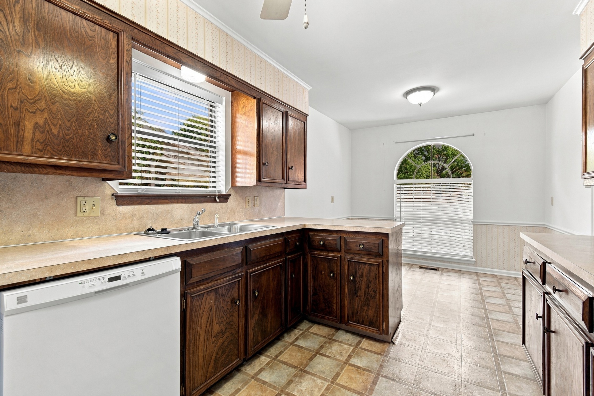 4904 S Knoxville Place Property Photo 10