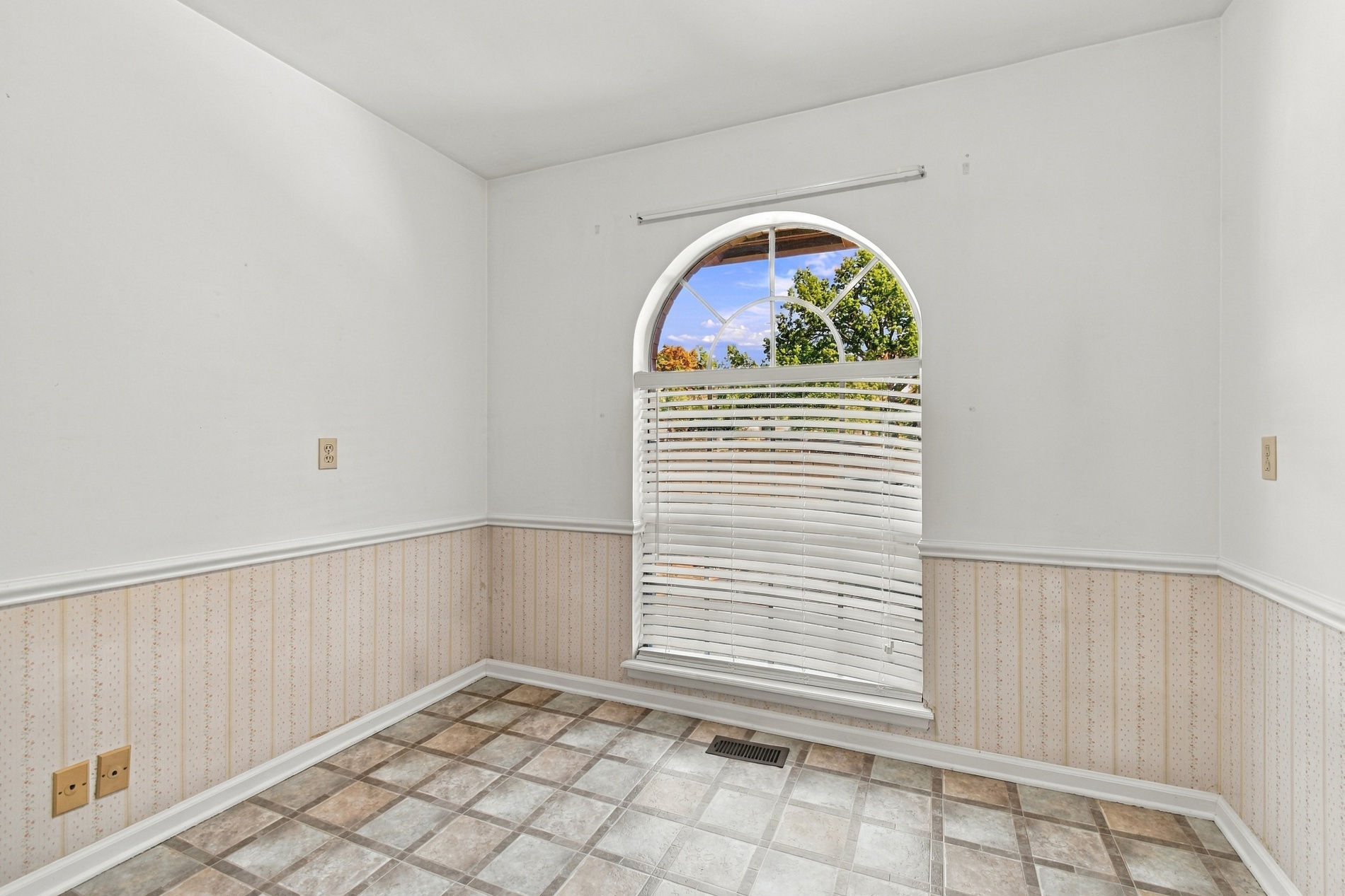 4904 S Knoxville Place Property Photo 11