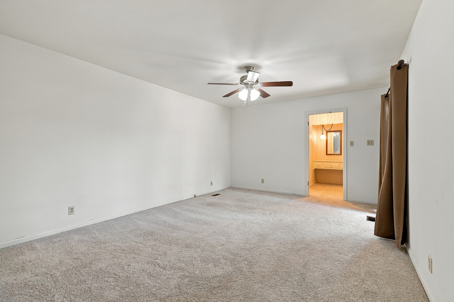 4904 S Knoxville Place Property Photo 14