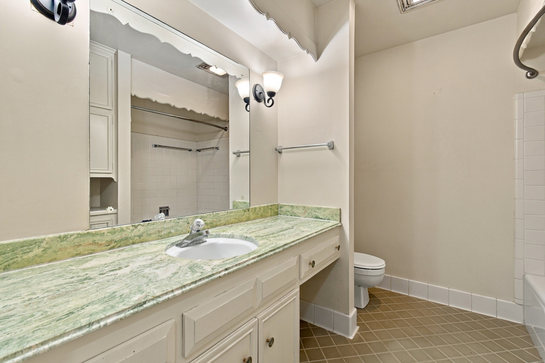 4904 S Knoxville Place Property Photo 18