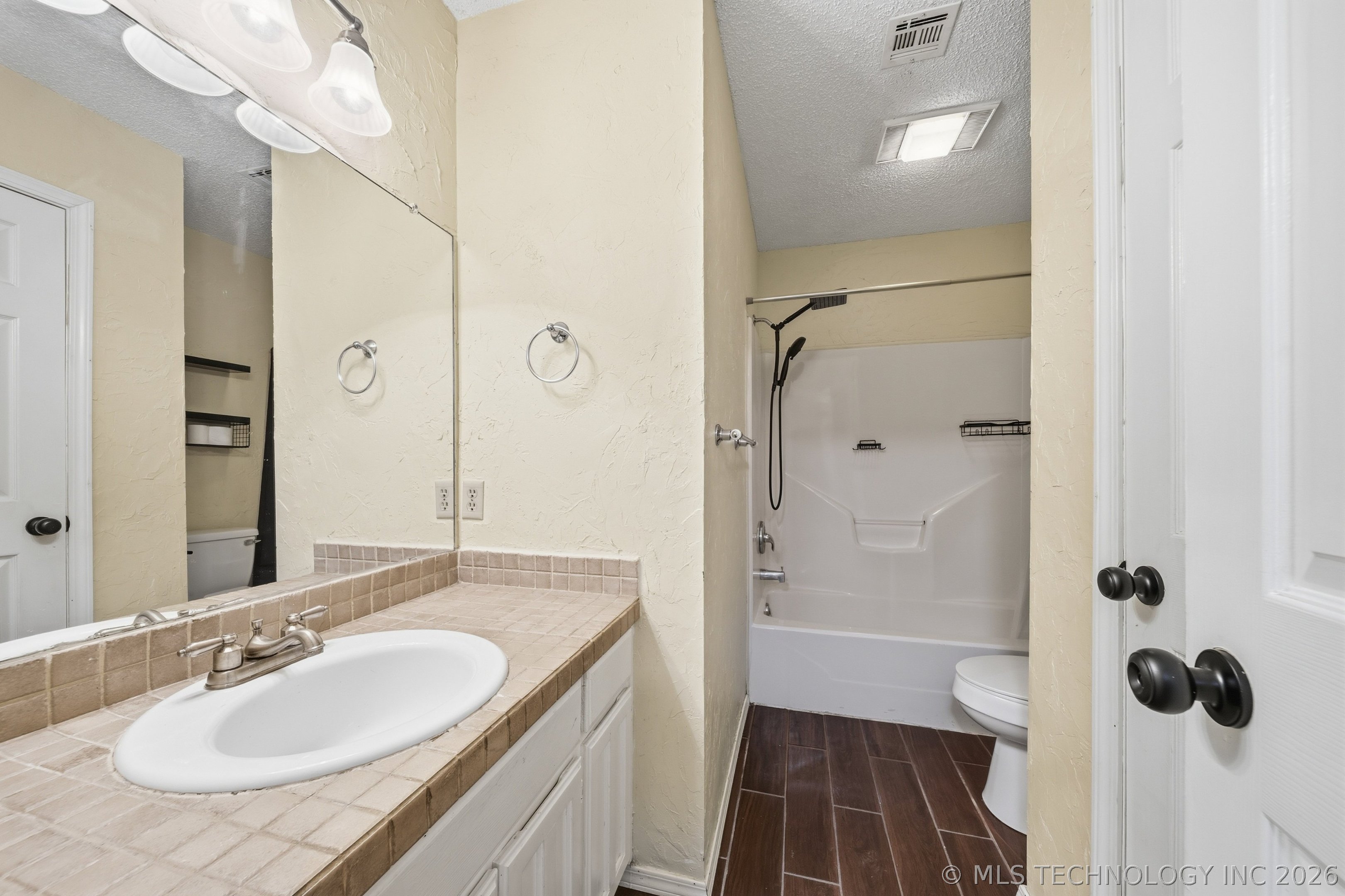 3323 S 72nd West Avenue Property Photo 14