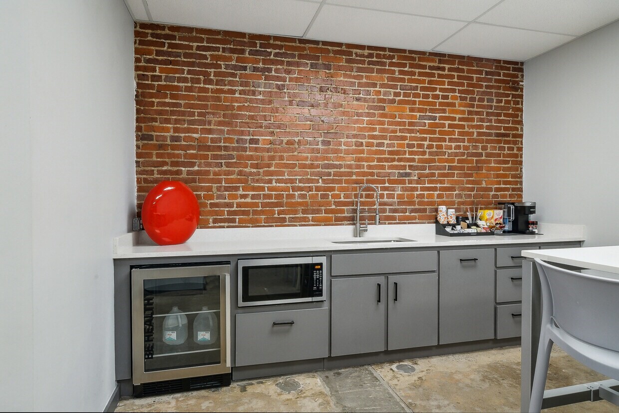 219 E Rogers Boulevard Property Photo 10