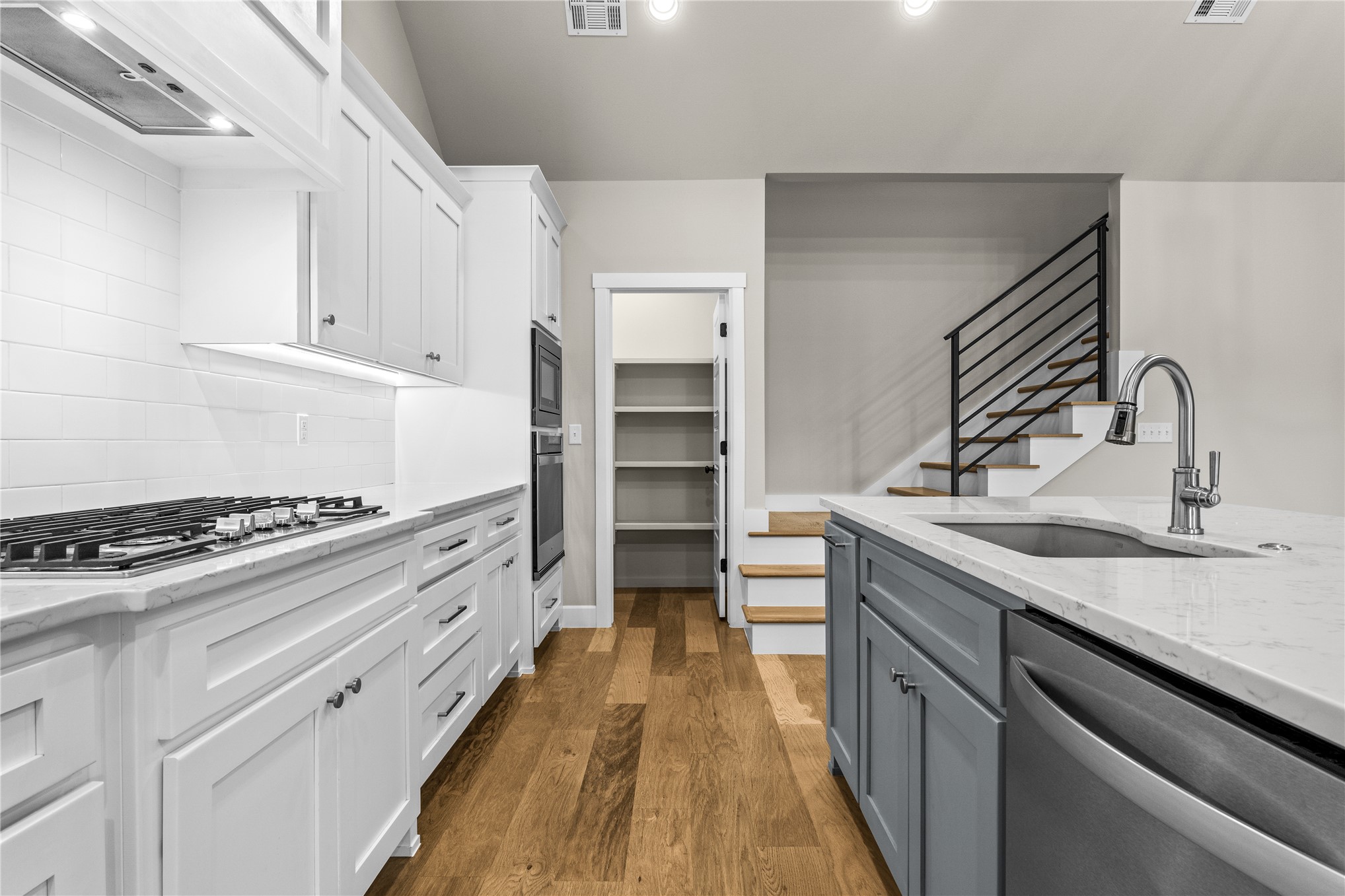 13617 S 21st Place E Property Photo 18