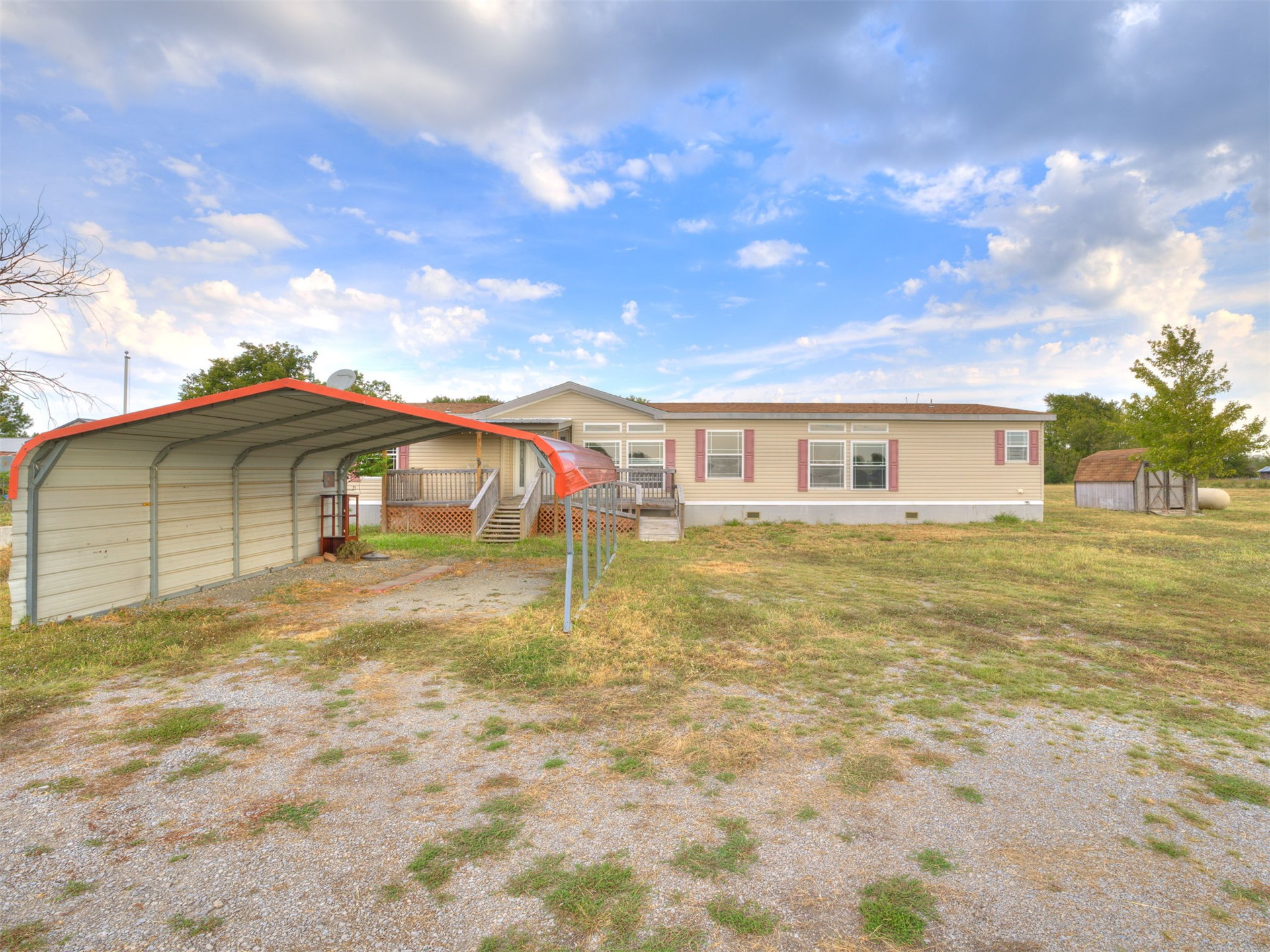 18467 E 615 Road Property Photo 2