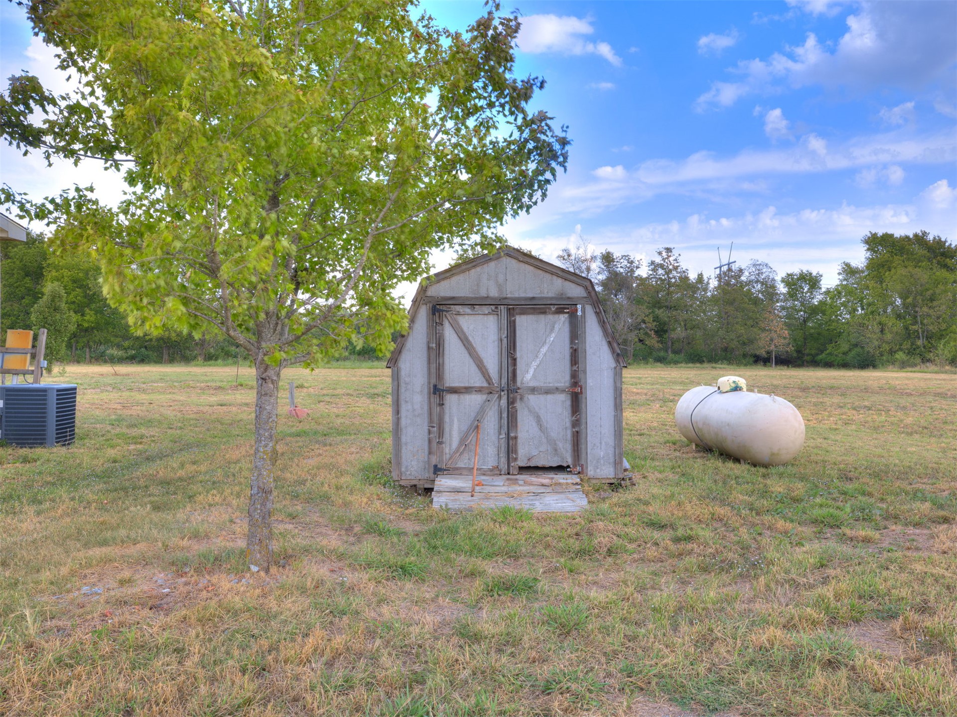 18467 E 615 Road Property Photo 9