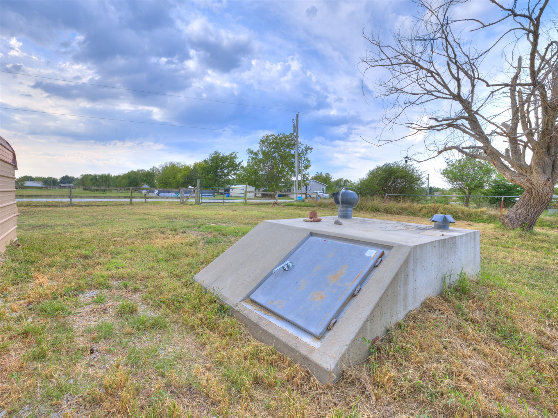 18467 E 615 Road Property Photo 11