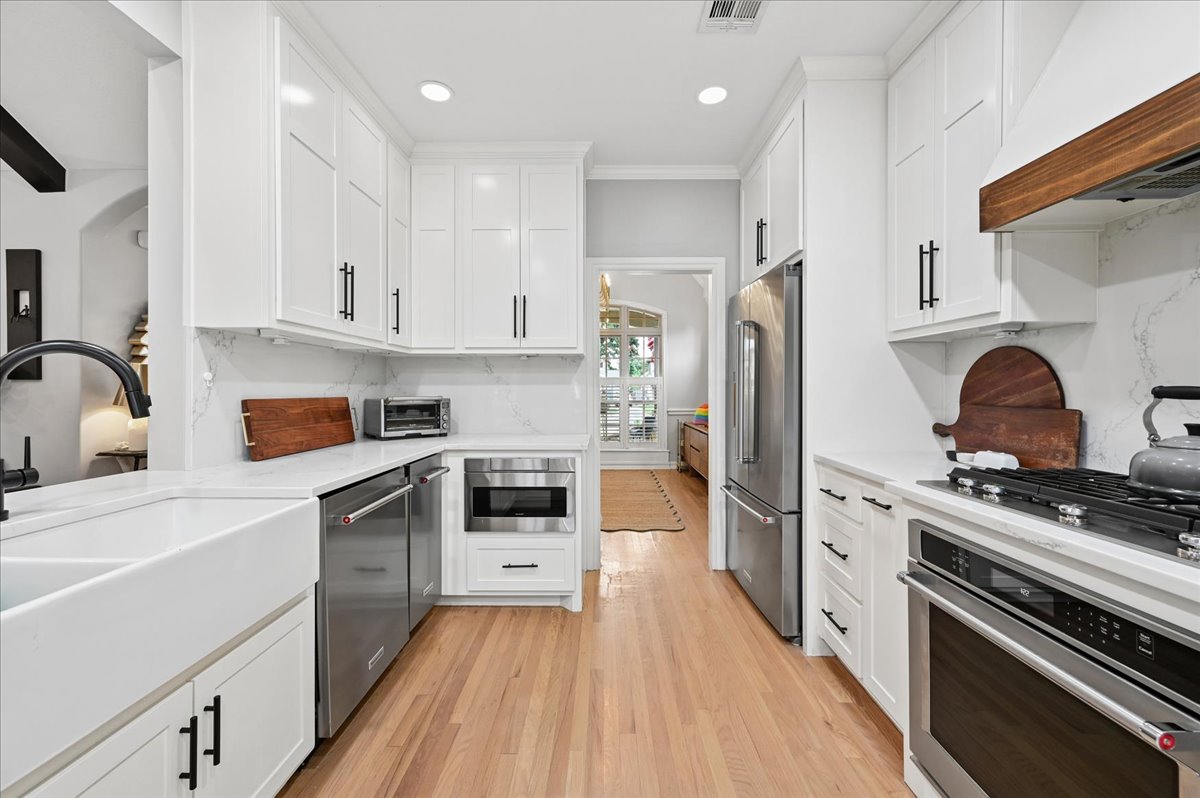1409 E 35th Place Property Photo 17