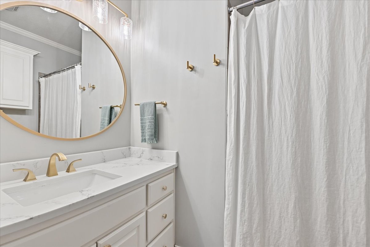 1409 E 35th Place Property Photo 39