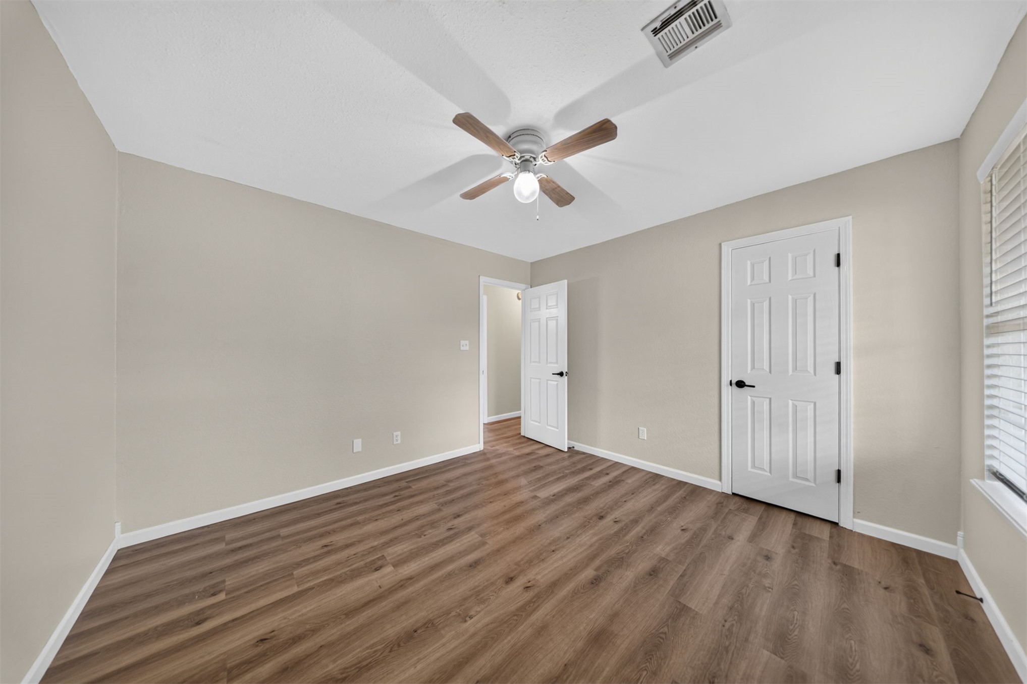 8232 N 127th Avenue E Property Photo 13