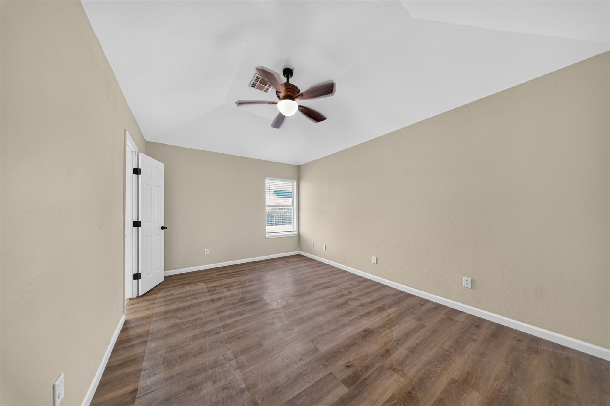 8232 N 127th Avenue E Property Photo 15
