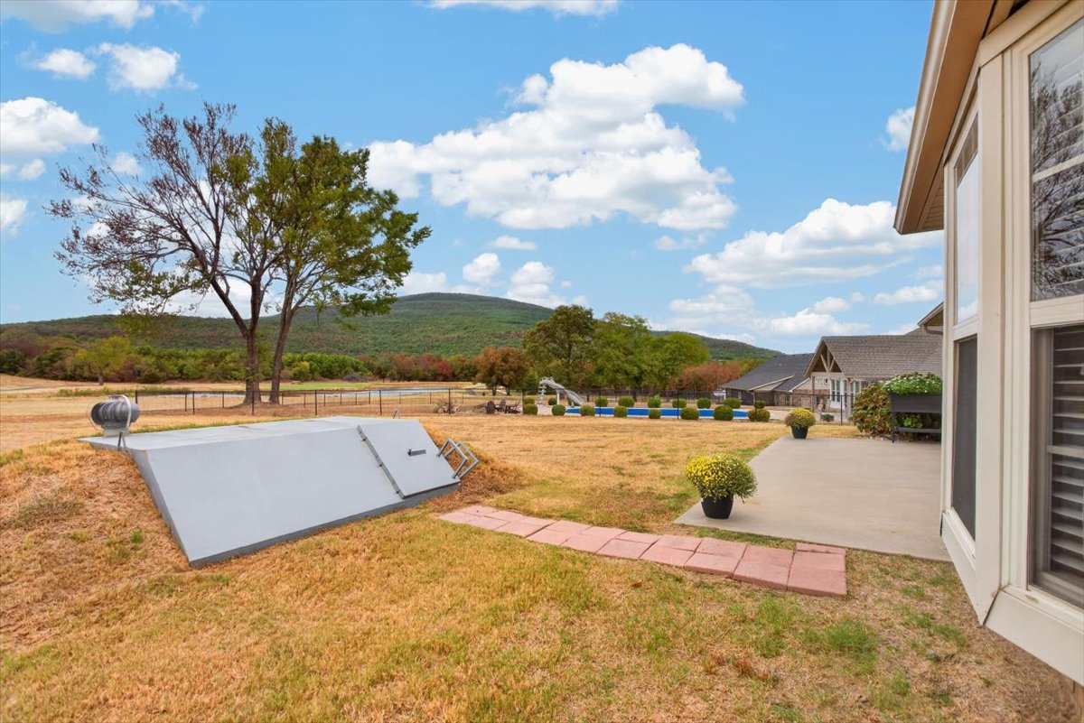 23570 Wolf Valley Road Property Photo 8
