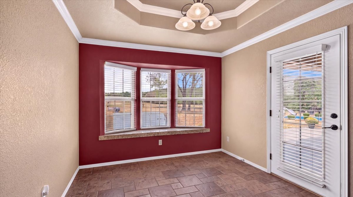 23570 Wolf Valley Road Property Photo 16