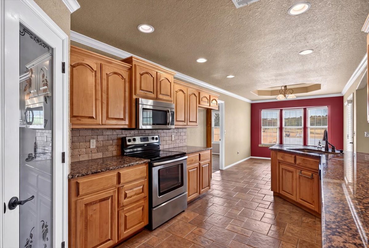 23570 Wolf Valley Road Property Photo 20