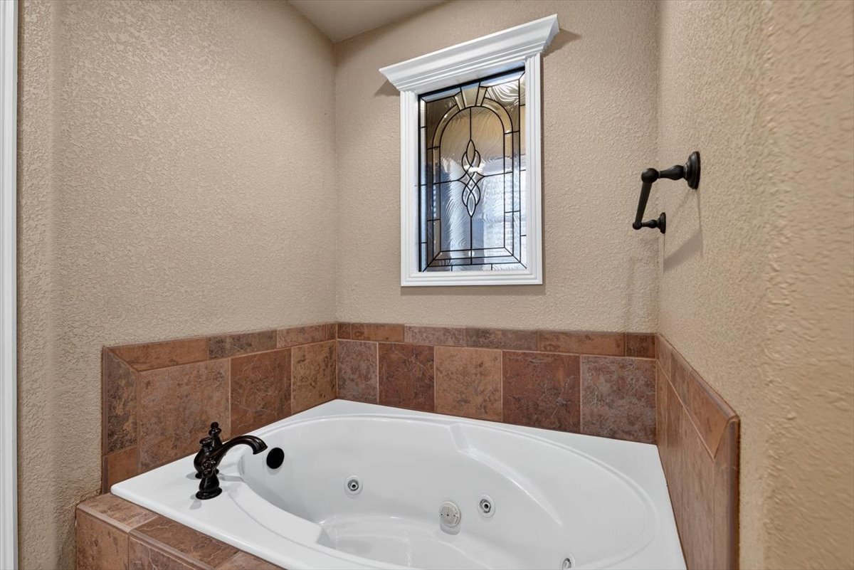23570 Wolf Valley Road Property Photo 26
