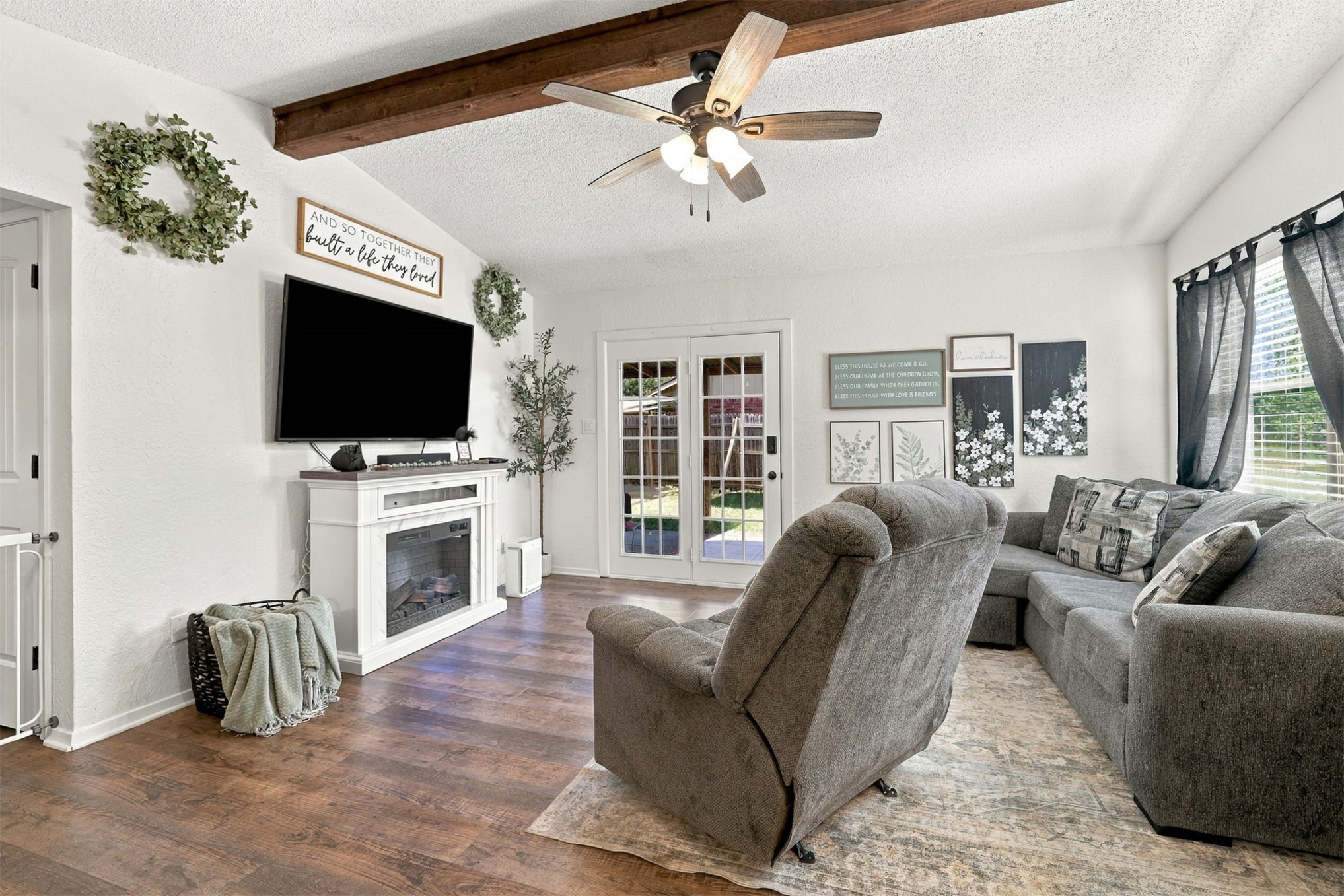 5431 Roadrunner Drive Property Photo 3
