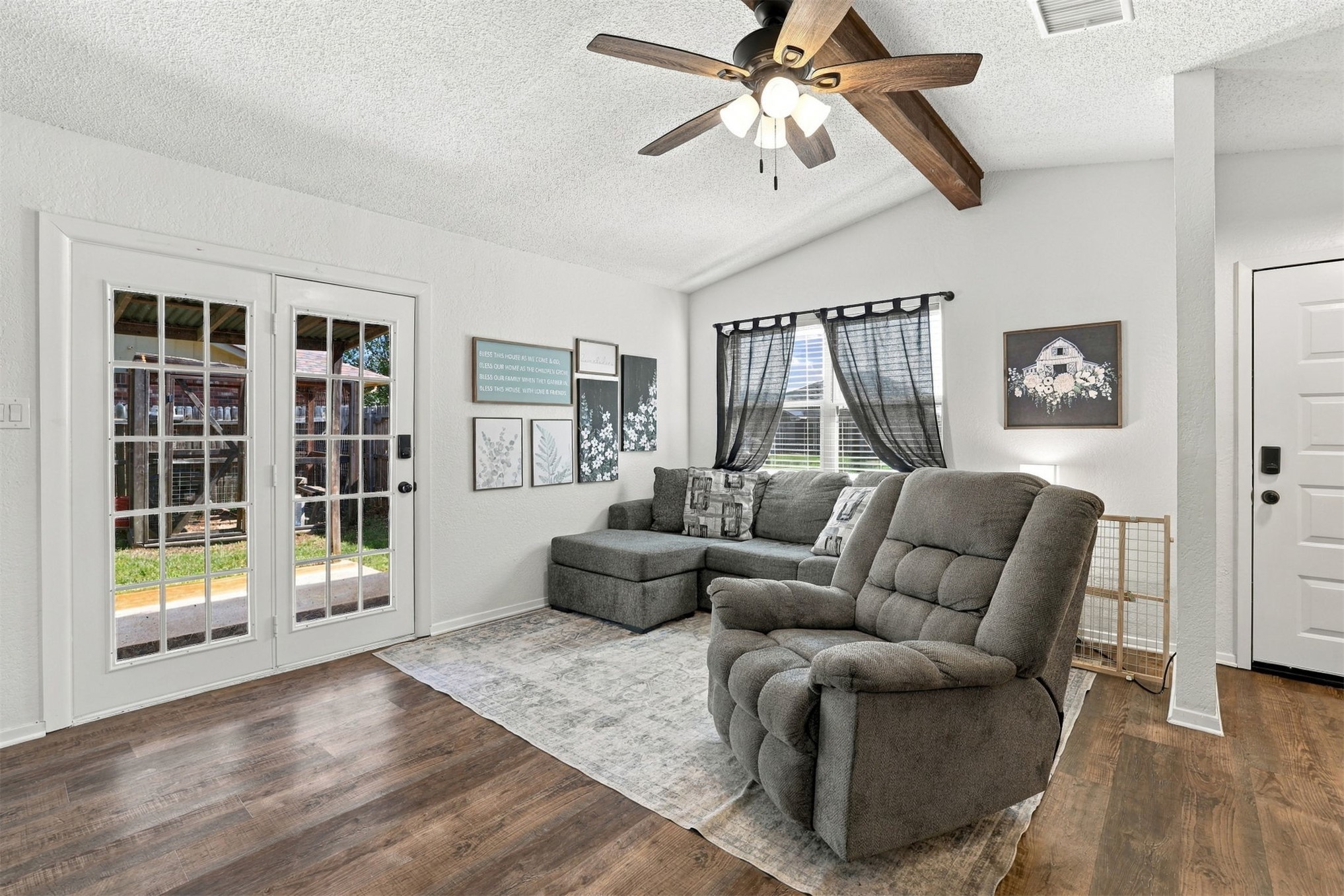 5431 Roadrunner Drive Property Photo 4