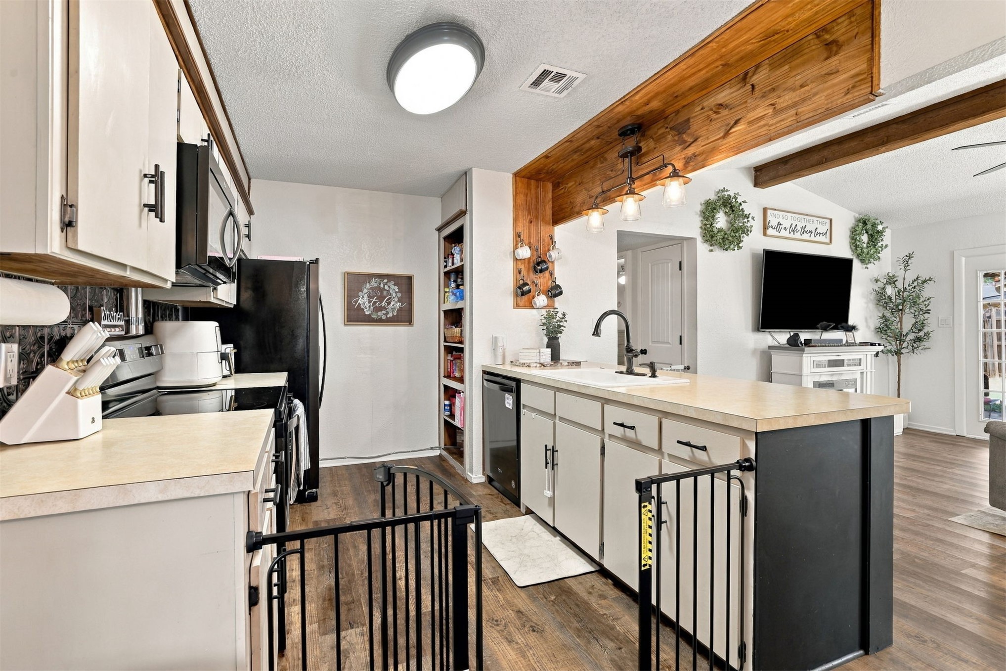 5431 Roadrunner Drive Property Photo 8