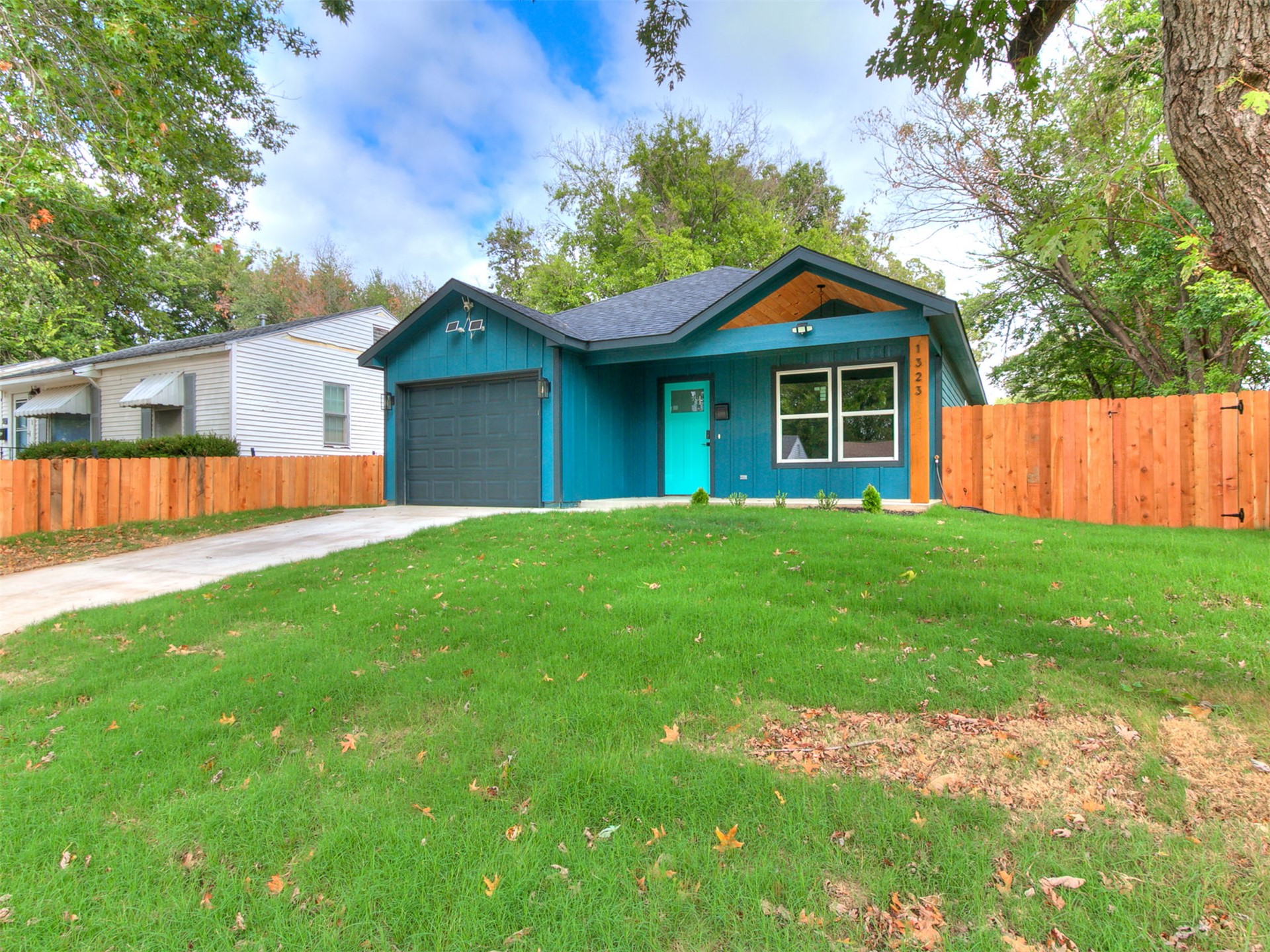 1323 N Toledo Avenue Property Photo 2