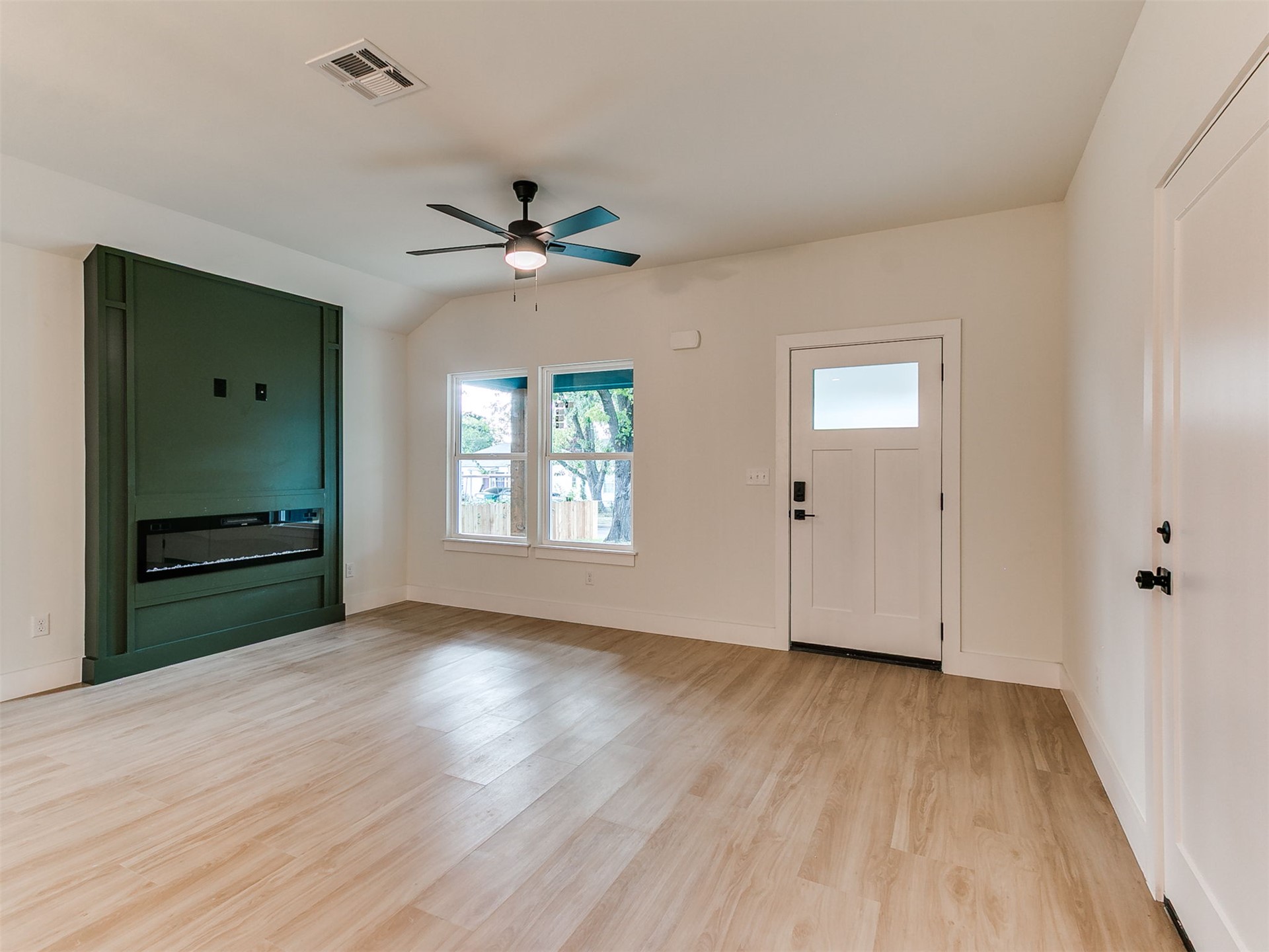 1323 N Toledo Avenue Property Photo 9