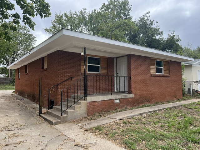 1420 S Elm Avenue Property Photo 1