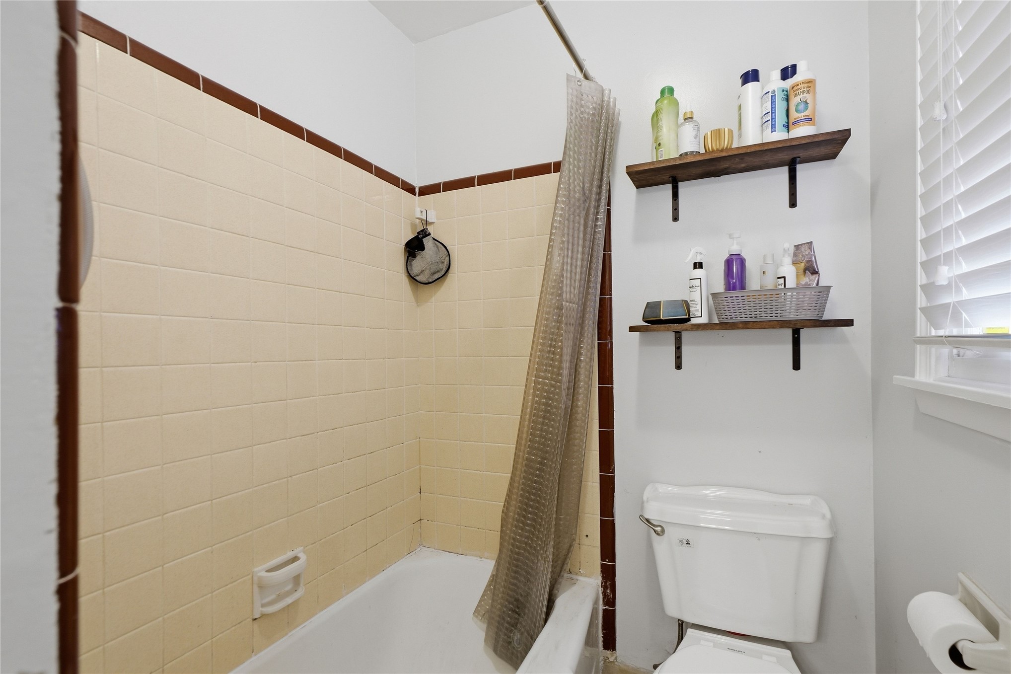 10920 E 3rd Street Property Photo 15
