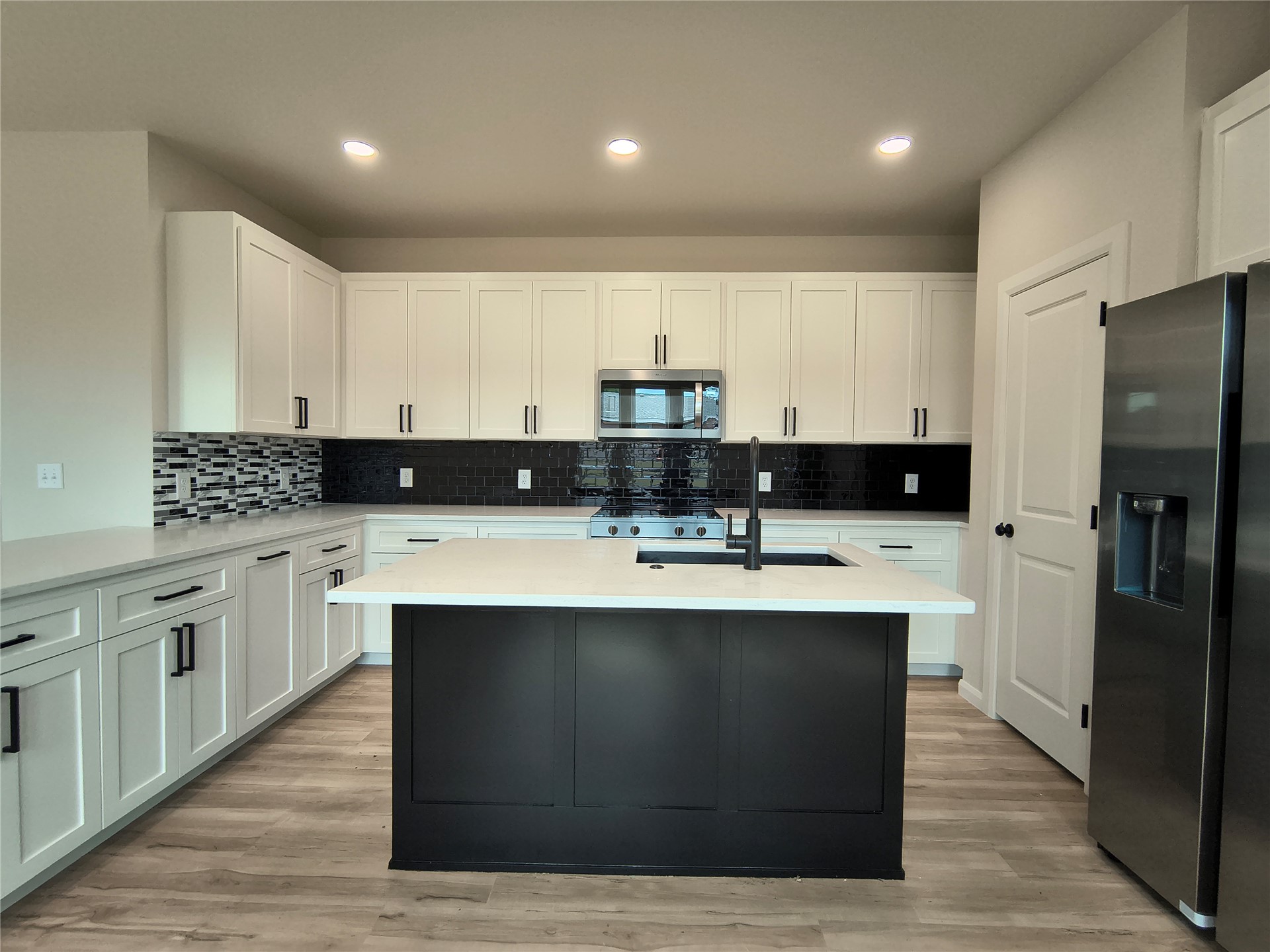 2112 N Trenton Avenue Property Photo 4