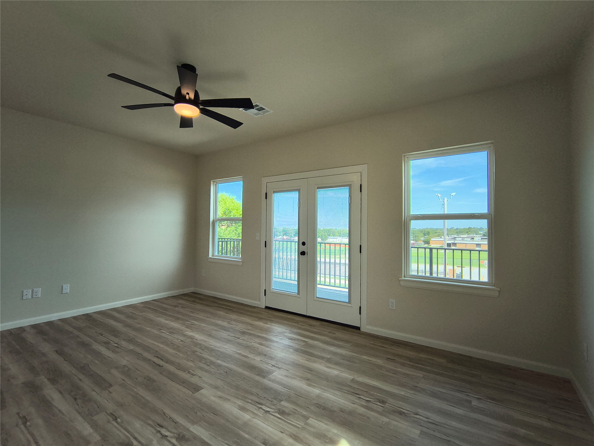 2112 N Trenton Avenue Property Photo 5