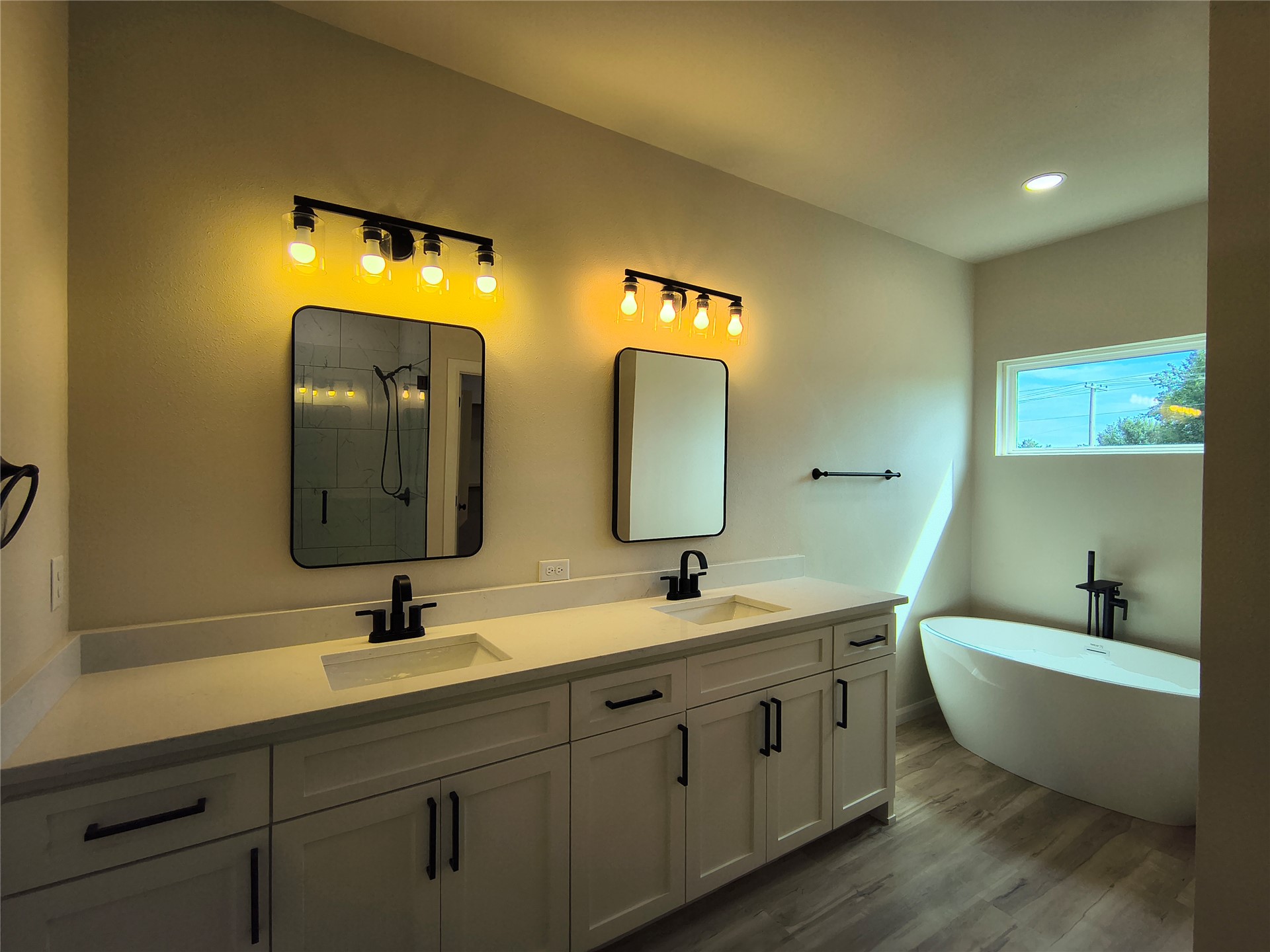 2112 N Trenton Avenue Property Photo 6