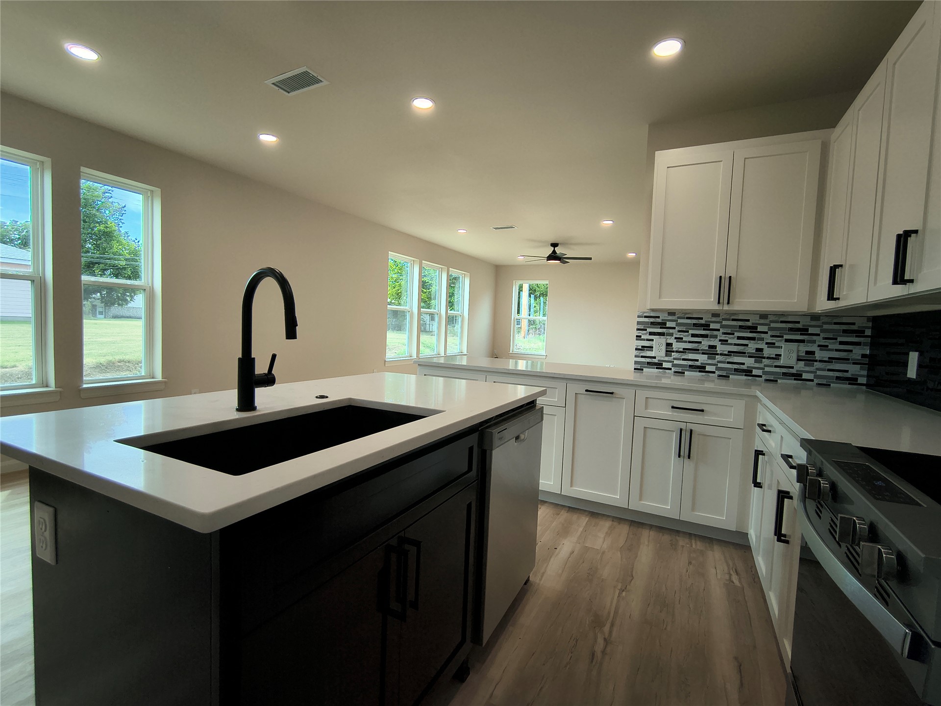 2112 N Trenton Avenue Property Photo 23